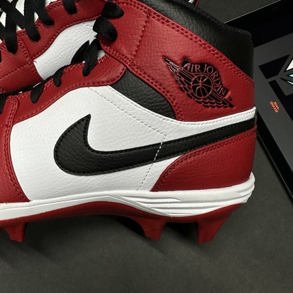 Nike Air Jordan 1 Alpha Menace Mid Chicago Football Cleats Men’s FJ6805-106 main image 12